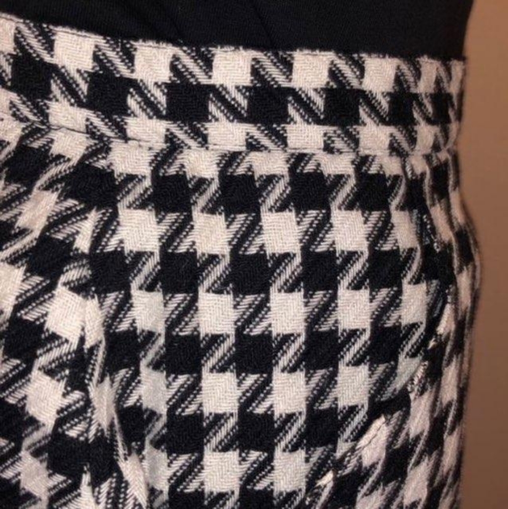 Classic fashions houndstooth skirt